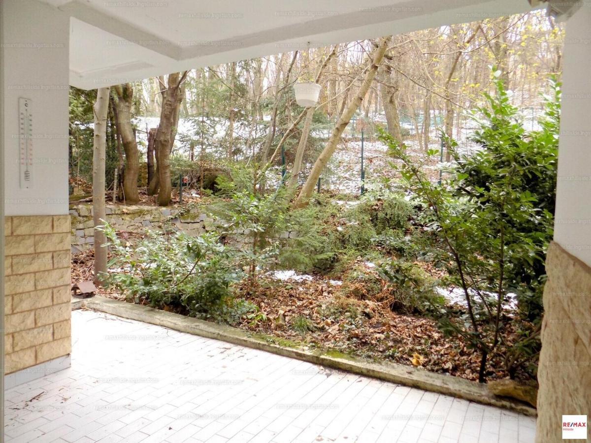 Romantic Two Bedroom Apartments In The Hills Of Budapest With Private Parking Exterior photo