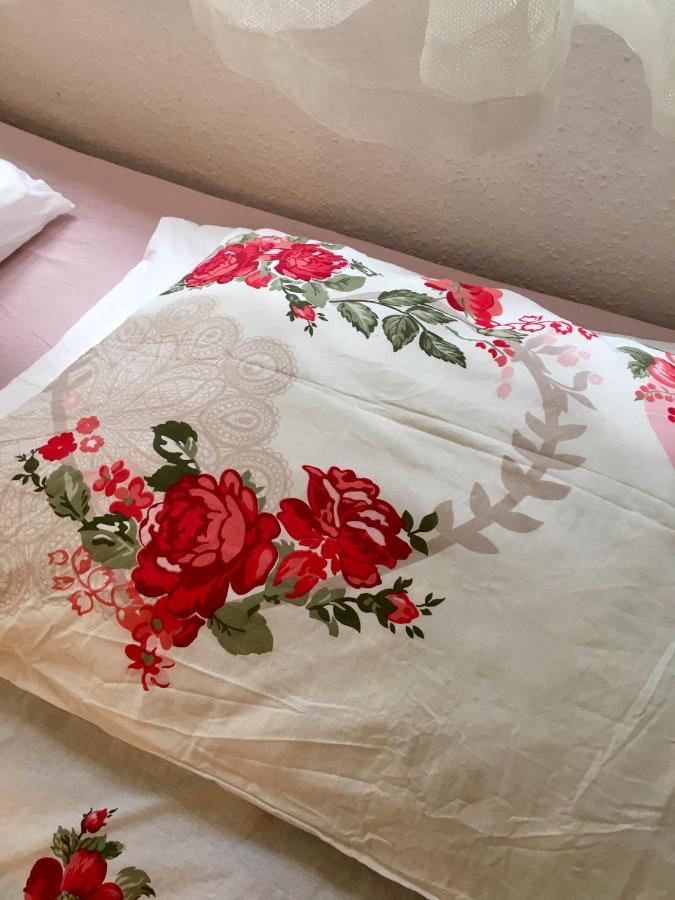 Romantic Two Bedroom Apartments In The Hills Of Budapest With Private Parking Exterior photo